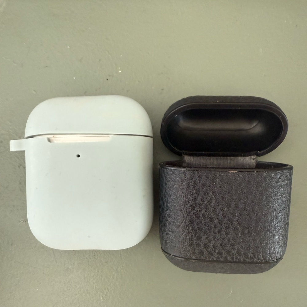 Airpods Wireless Earbuds charging Case (no AirPods)